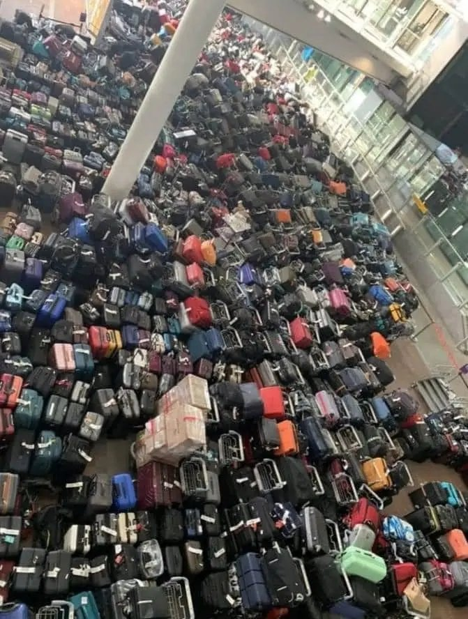 Scenes at JKIA.
#Maandamano #Resign #NationalID #Ruto #MuregaBaichu #Uhuru #MosesKuria #DigitalID #kawiramwangaza #MpuriAburi #Passport #Cherargei #TransformingANation2023 #eCitizen #kaendekaende #StateOfTheNation