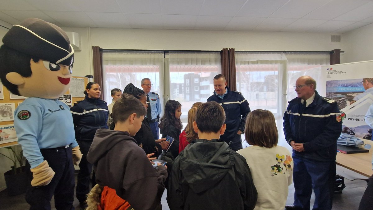 À l'occasion de la journée nationale de lutte contre le harcèlement :

👉 Lancement par la <a href="/gendarmerie_063/">Gendarmerie du Puy-de-Dôme</a> d'un escape game pour sensibiliser les + jeunes au harcèlement scolaire en présence du directeur de cabinet du Préfet, des élus locaux et des partenaires

#NonAuHarcèlement
