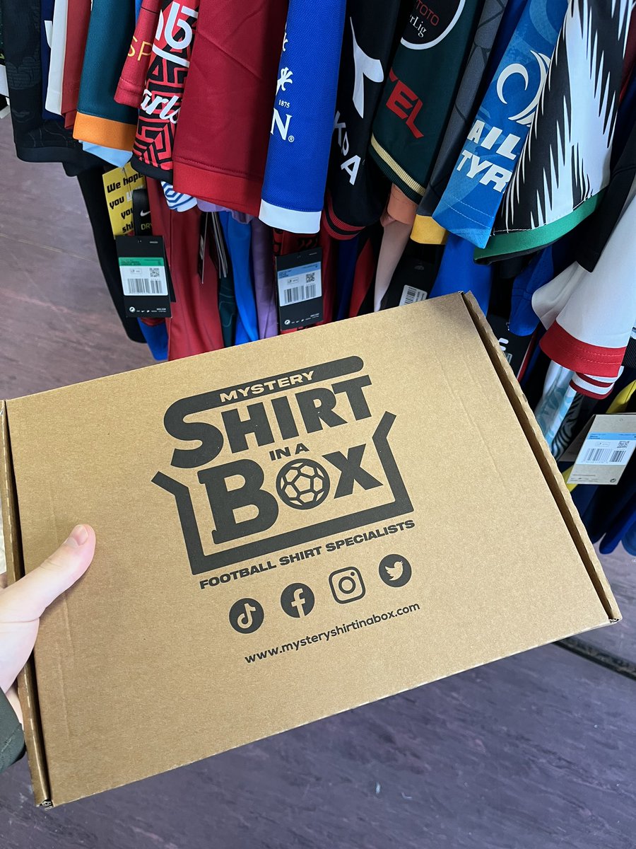 IT’S GIVEAWAY TIME! 👀 If Mo Salah scores tonight in the Europa League, we’ll giveaway a Mystery Football Box ⚽️ How to enter: 👀 Retweet♻️ Follow us 👋 Easy as that! Good luck🤝