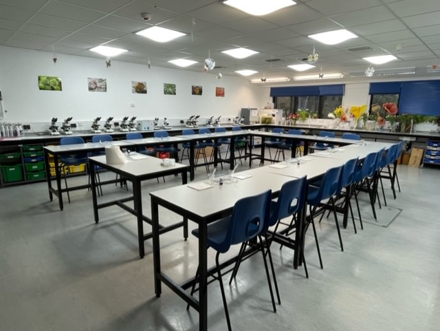 SAPS_News's tweet image. Today we have welcomed Tutors of trainee biology teachers from across the UK to experience our #plantsci practicals & for us to learn how better to support their trainees. 🌱🔬
Can you guess the practicals we are covering? 🤔
#plantsci #practicalscience #Biology #TraintheTrainer