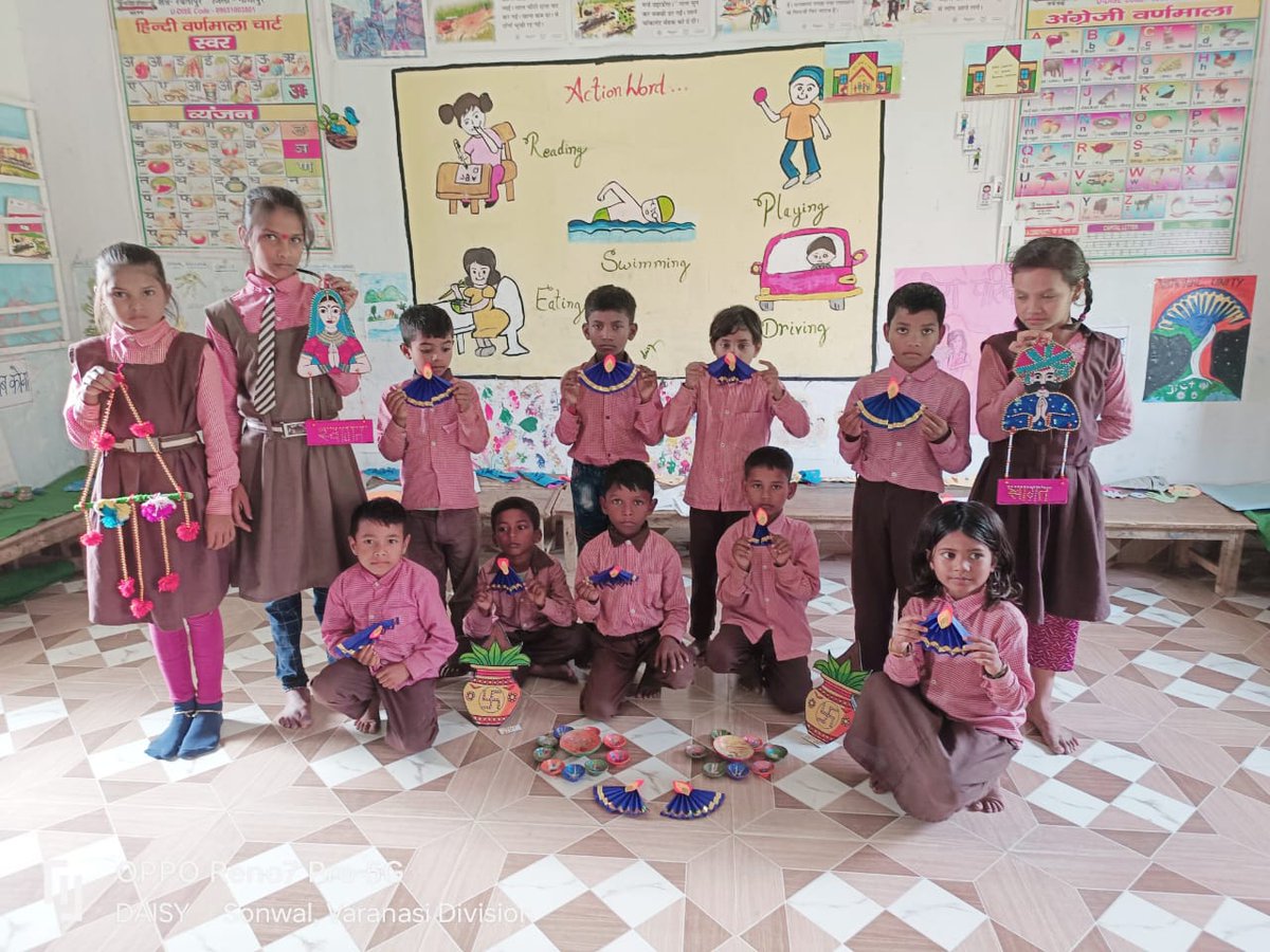 basicshiksha_up's tweet image. गाजीपुर जनपद के प्राथमिक विद्यालय सोनवाल, ब्लॉक रेतीपुर के बच्चों ने कागज से बनाए दीपक। 
#LightOfLearning #UPBasicEducationModel #Deepotsav2023
@UPGovt @CMOfficeUP @thisissanjubjp