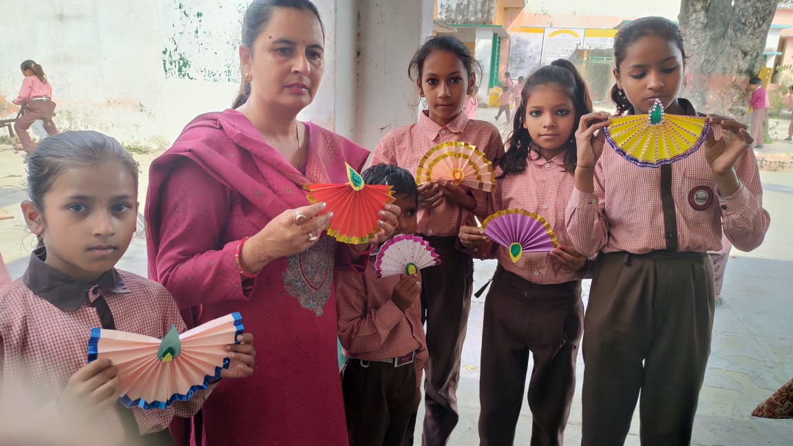 basicshiksha_up's tweet image. प्राथमिक विद्यालय बिहारीगढ़, ब्लॉक मुजफ्फराबाद, सहारनपुर के बच्चों ने दीवाली के अवसर पर दीपक बनाए...। 
#LightOfLearning #UPBasicEducationModel #Deepotsav2023 
@UPGovt @CMOfficeUP @thisissanjubjp