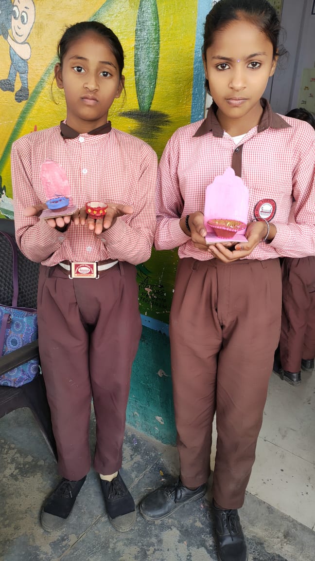 basicshiksha_up's tweet image. प्राथमिक विद्यालय बिहारीगढ़, ब्लॉक मुजफ्फराबाद, सहारनपुर के बच्चों ने दीवाली के अवसर पर दीपक बनाए...। 
#LightOfLearning #UPBasicEducationModel #Deepotsav2023 
@UPGovt @CMOfficeUP @thisissanjubjp