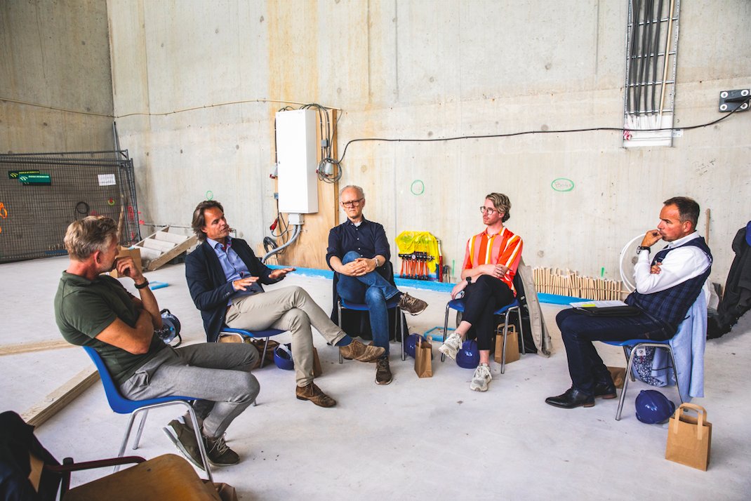 𝐇𝐞𝐭 𝐃𝐍𝐀 𝐯𝐚𝐧 𝐃𝐞𝐥𝐟𝐭 Wat maakt Delft uniek en onderscheidend? Hoe kunnen we de unieke kwaliteiten van onze stad beter benutten? Mooie vragen om over te filosoferen met vertegenwoordigers uit verschillende sectoren. Lees het gesprek hier: delft.business/wat-is-het-dna… #delft