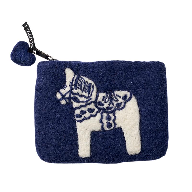 DecoratorsNotes's tweet image. What a fun stocking filler! Our collection of felt purses are made with a living material which is why they all have their unique appearance. Each purse is lined in a contrasting colour with a strong zip and finshed with a striking pom pom. Hand felted in 100% Wool in Nepal.
