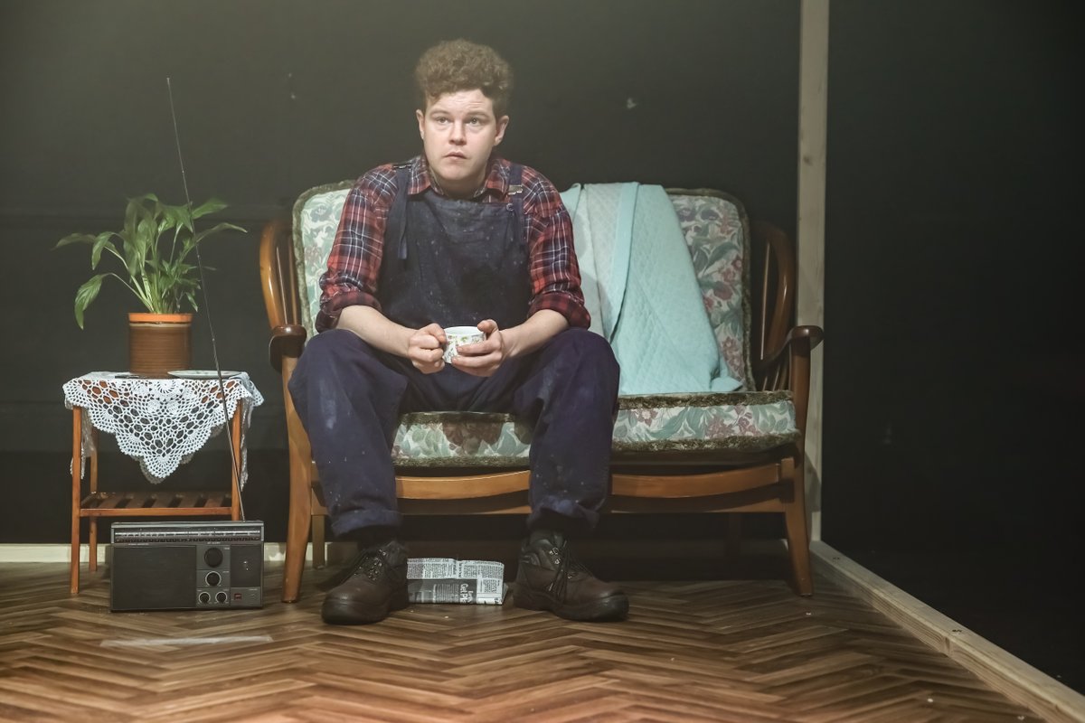 “Unmissable.” ★★★★★   Five Stars from Everything Theatre for Knocking on the Wall

everything-theatre.co.uk/2023/11/review… 

Tickets available at: finboroughtheatre.co.uk/production/kno…

📸 Craig Fuller

#fringetheatre #scotsinlondon #finboroughtheatre