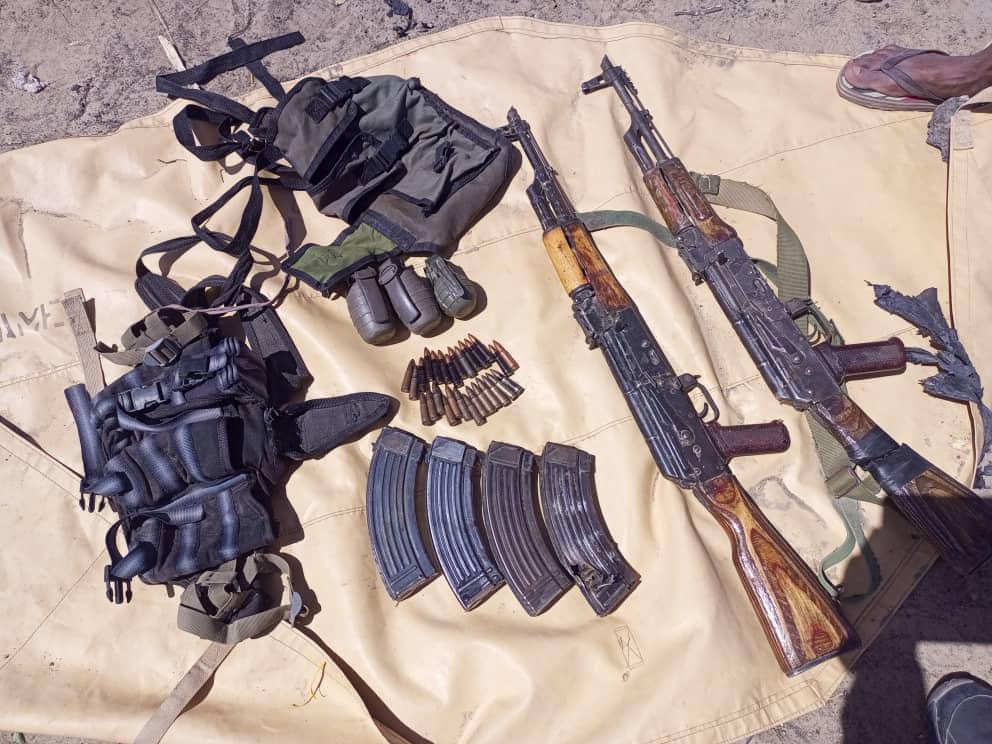 vonfrederickafr's tweet image. In a bold operation, Nigerien forces successfully ambushed Boko Haram militants as they tried to escape Gabti, a border town in Borno State, Nigeria, towards Niger Republic. The mission resulted in the elimination of one terrorist, confiscation of weapons, 🇳🇪👊 #SecuritySuccess