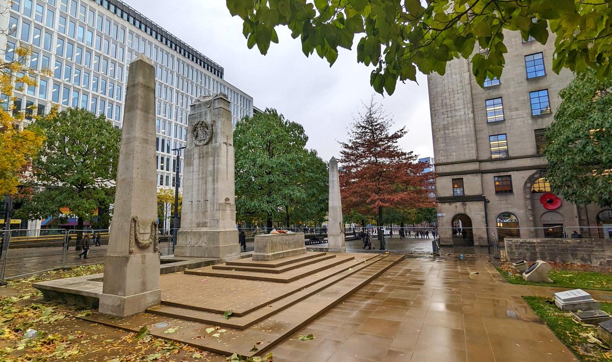 Remembrance services will take place this weekend.

We're offering free travel on tram &amp; Bee Network buses to:

- Personnel in uniform, or with a military ID card
- Veterans wearing medals or veterans' badge 
- Cadets in uniform attending a service

More: beenetwork.com/remembrance-su…