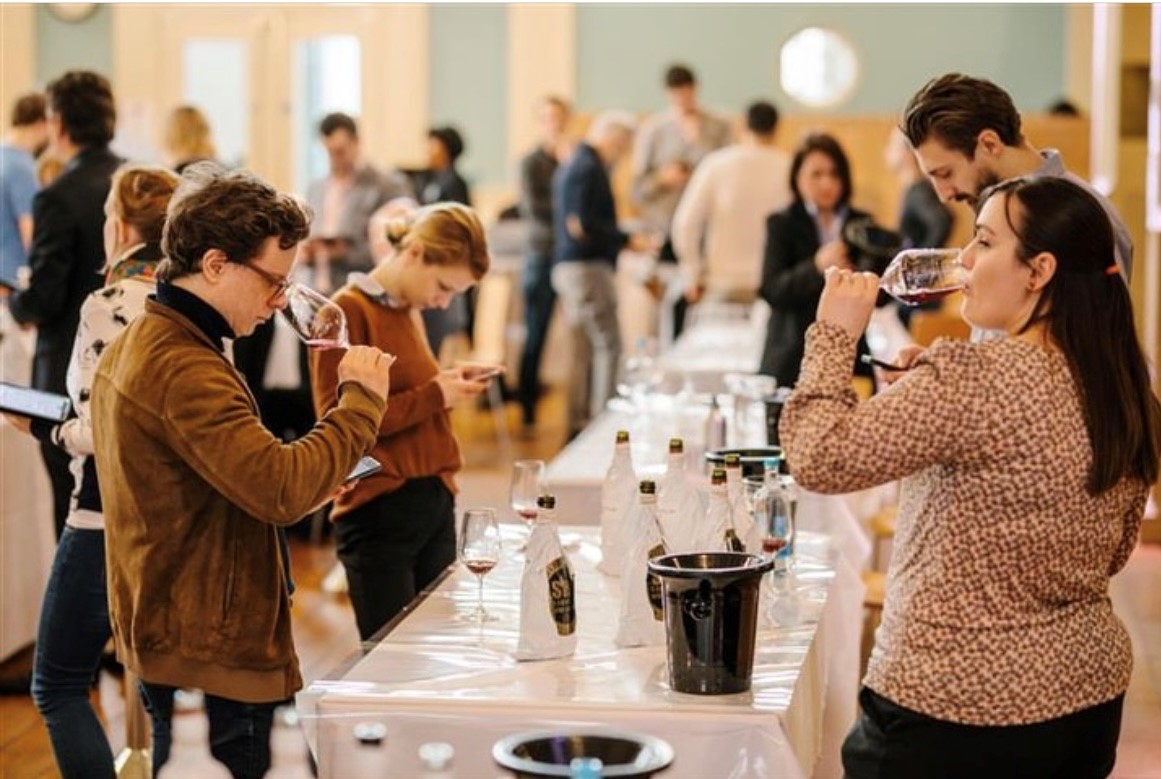 #TBT Looking back to 2020 and all the brilliant sommeliers who took part in the judging days.  Roll on March 2024 so we can do it all again! 🍾🍾🍾
#Wine #Sommelier #WineTasting #WineCompetition #OnTrade #Restaurants #ByTheGlass #MasterSommelier #WineJudge #Wine #SommelierLife