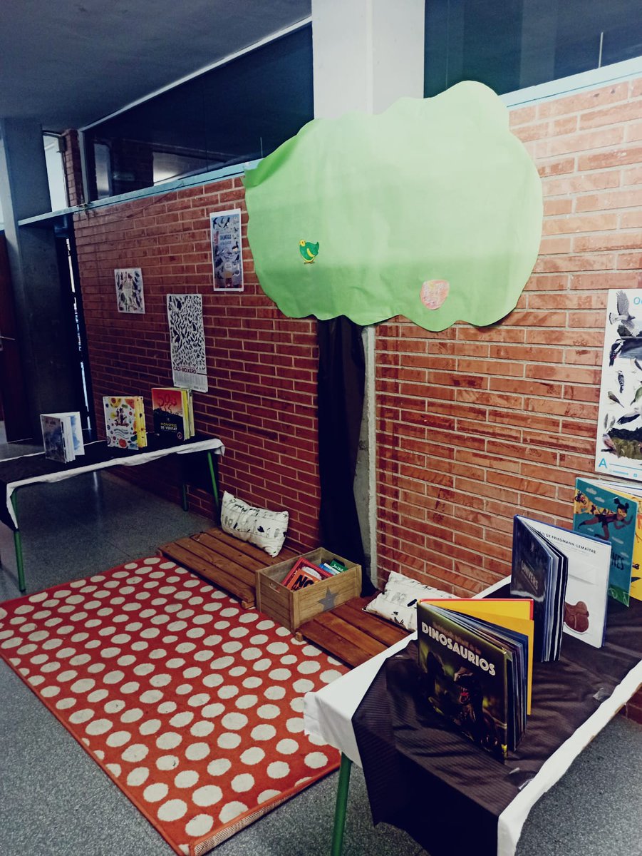 DMSEscola's tweet image. Continuem remodelant i transformant els #espaislectors 📖 per tal de fomentar la #lectura dels nostres infants. #lectura #comprensiólectora 📚