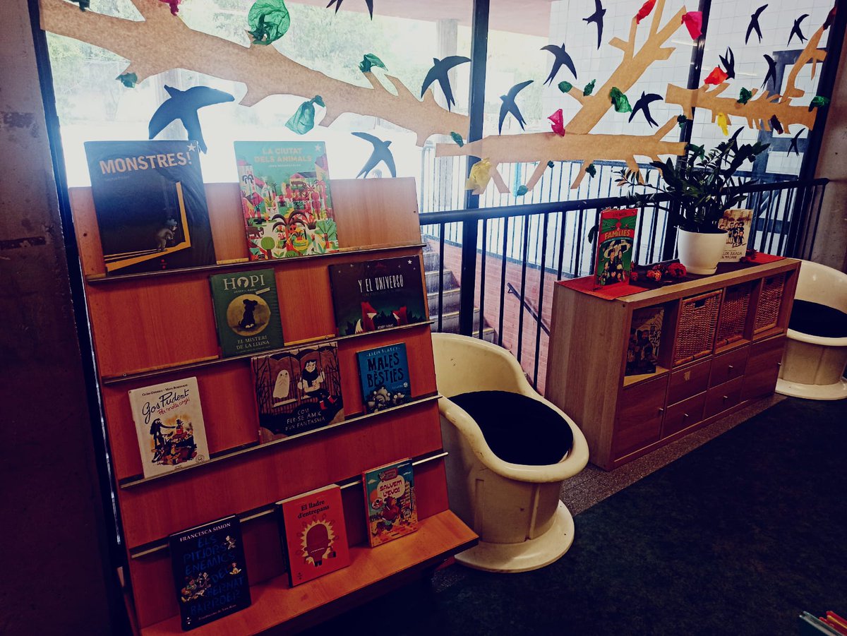 DMSEscola's tweet image. Continuem remodelant i transformant els #espaislectors 📖 per tal de fomentar la #lectura dels nostres infants. #lectura #comprensiólectora 📚