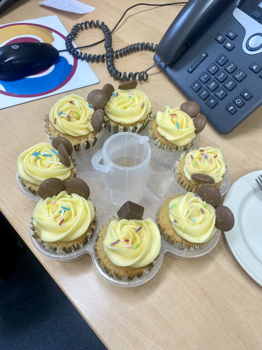 When Sister Julie’s mum bakes cake’s for the staff ❤️ many thanks Mrs Turner 😘 @JulieTuckwood @UHDBWellbeing @UHDBTrust @NatalieBarx @DzanajahicDzana