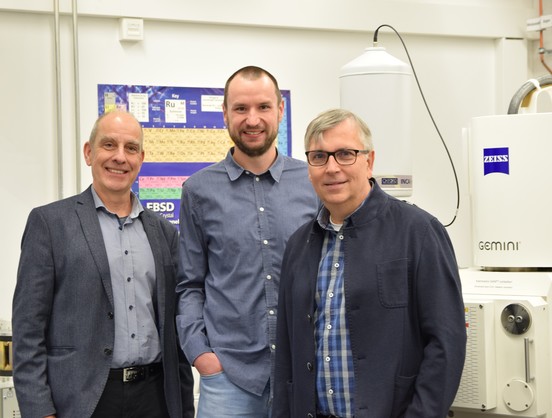 zccae's tweet image. #Generationswechsel Dr.  Frank Lotter übernimmt die AG #Smarte #Funktionale #Materialien am @zccae, welche innovative #Materialien für die #Energietechnik und zuverlässige #Messmethoden zur strukturellen Charakterisierung von #Funktionsmaterialien entwickelt.