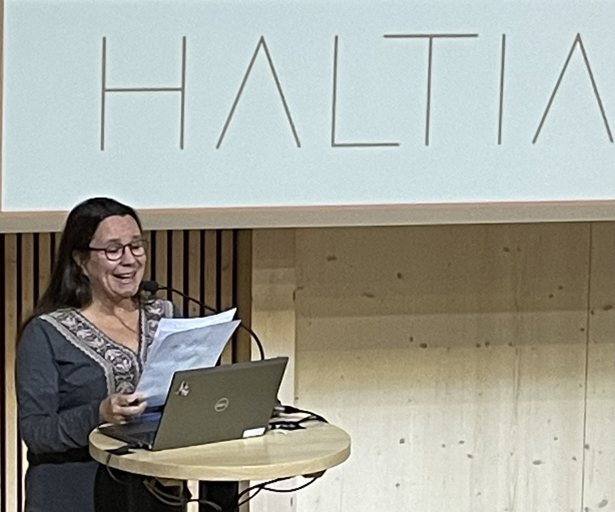 Luontokasvatuksen seminaarimme  alkaa! Minna Pyykön juontamassa seminaarissa opitaan miten puhua luontokadosta selkeästi ja miten luontosuhdetta vahvistetaan. Haltian luontokoulussa on 10v aikana ohjattu ja opastettu yli 80 000 lasta
#LuonnonkirjonYtimessä #HaltianLuontokoulu