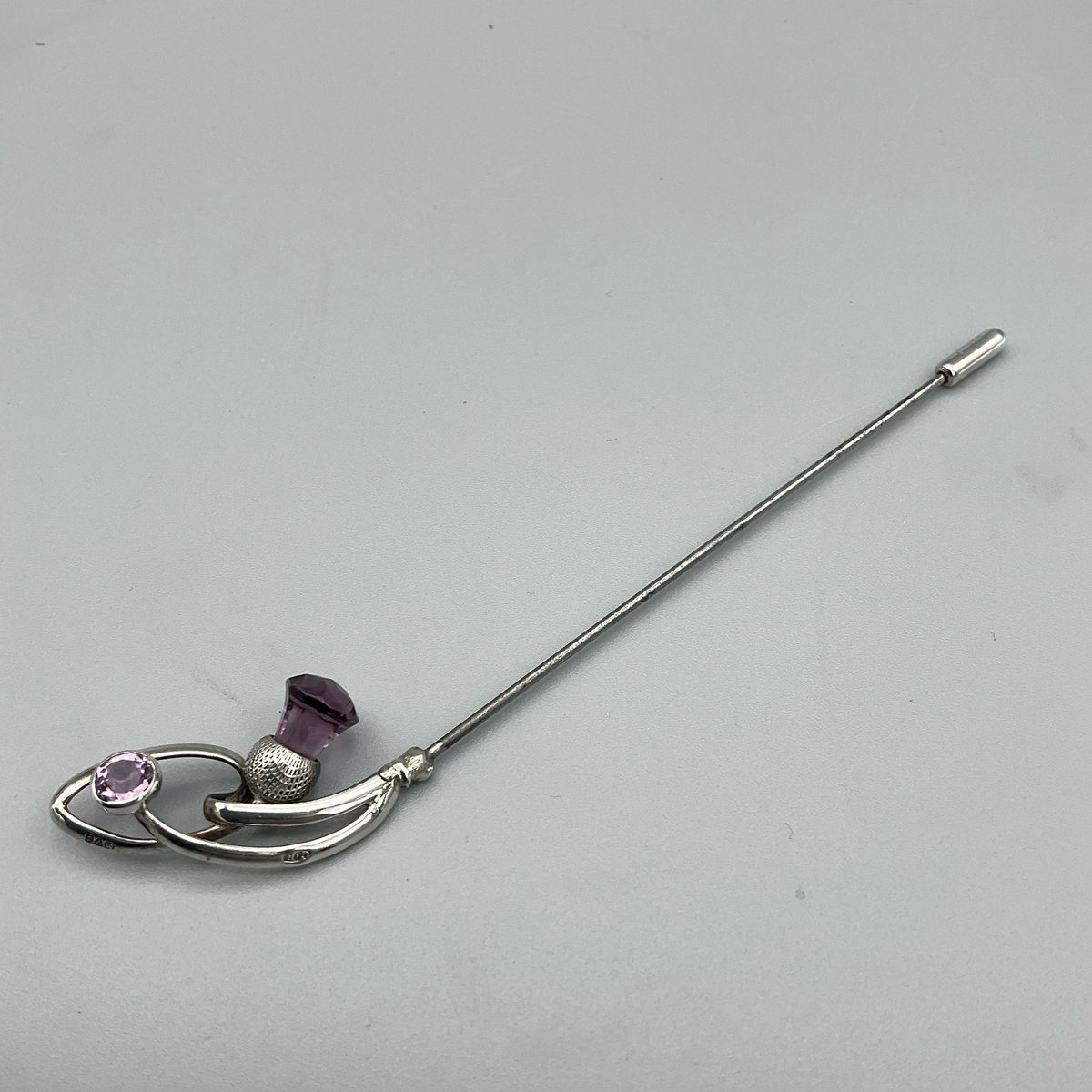 I’ve just added this beautiful Antique Edwardian Silver Pin to the shop. It’s a short hat pin but could also be used as a lapel pin or stock pin. #silverpin #antiques #silver #antiquesilver #silverjewellery #hatpin #beechesvintage