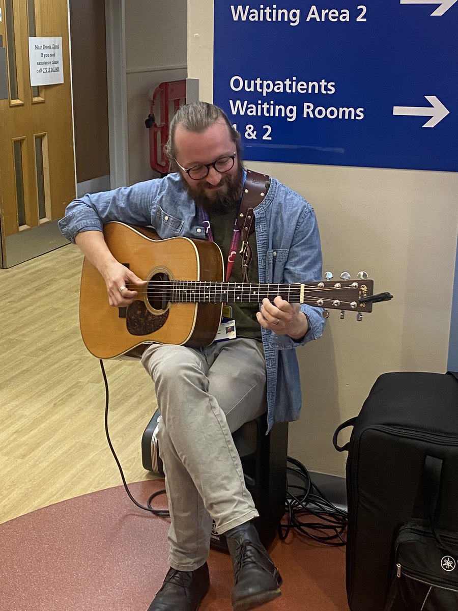 Today at Ilkeston Community Hospital we have music 🎶🎶🎶🎸 Patients and staff are loving it! @JulieTuckwood @NatalieBarx @DzanajahicDzana @UHDBWellbeing @UHDBTrust @UHDB_PatientExp