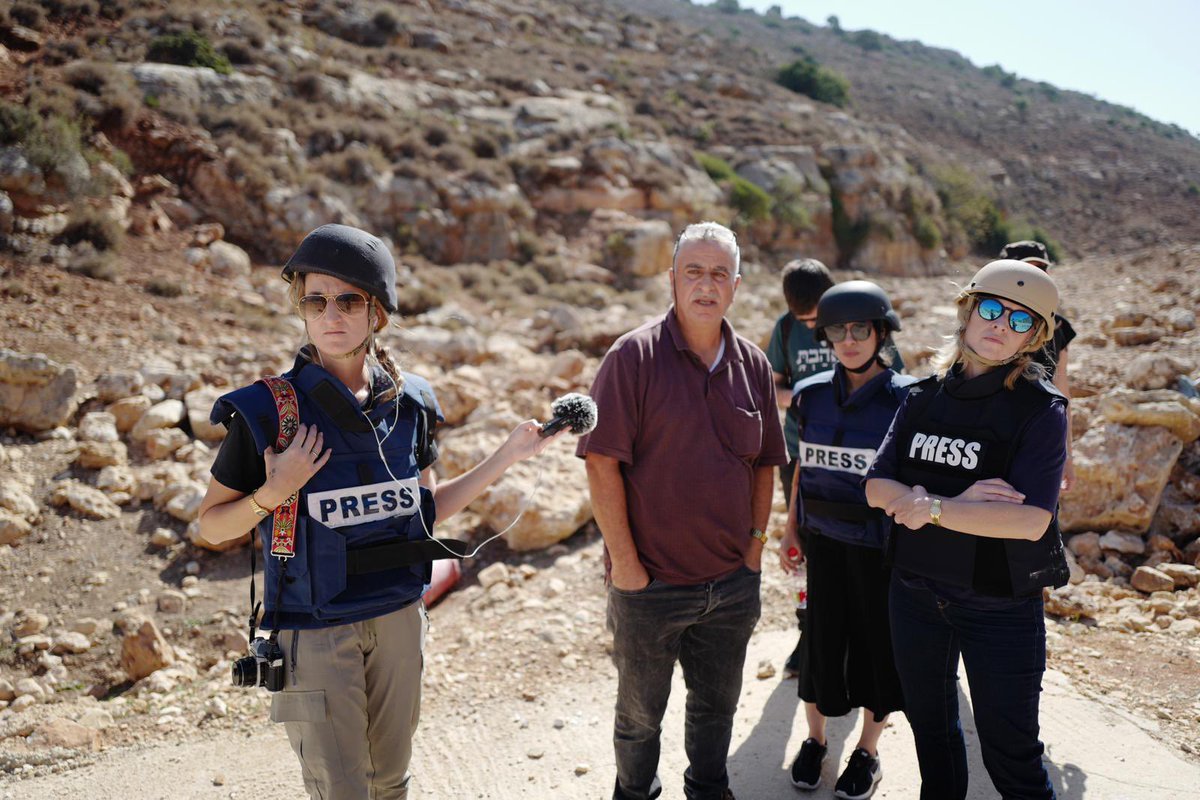 Right before our encounter with IDF soldiers in the West Bank, when a Palestinian farmer tried to show us his land. Listen: npr.org/2023/11/08/121… 📷 @AymanOghanna