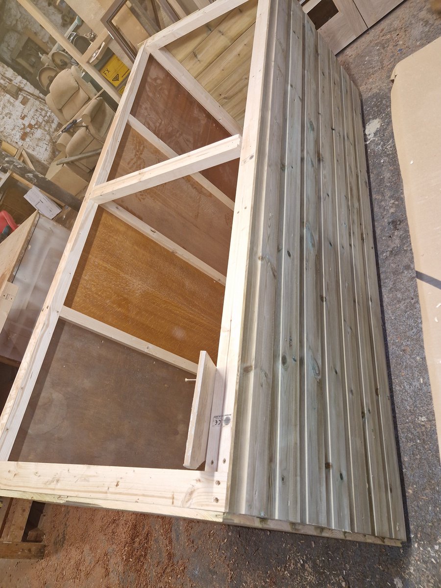 Good morning! 

Happy Thursday 😊 

Here a little peek at some projects we are working on today! 

#joinery #joiner #manufacturing #joinery #manufactures #construction #bespoke
