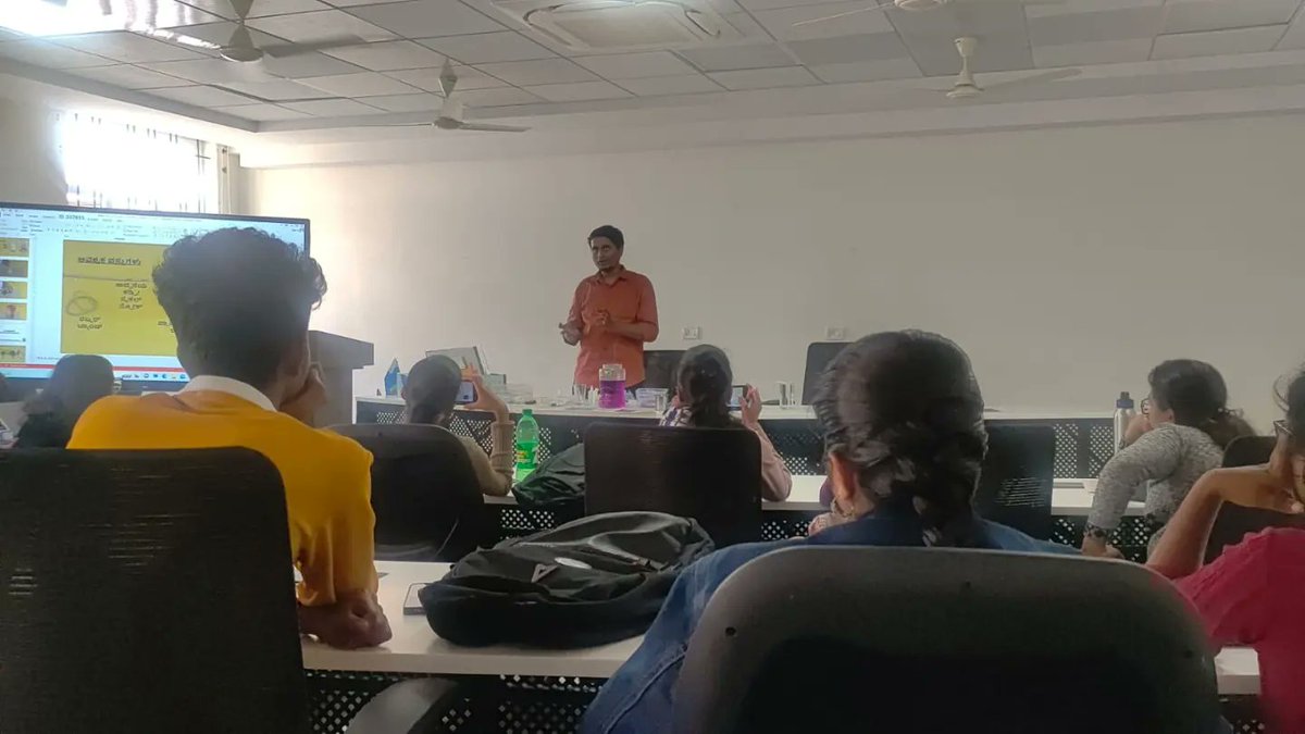 schoolbellvoice's tweet image. 🚀 Exciting times ahead as our #Learn2Learn volunteers gear up for the next module: Science Experiential Learning and Tech Education! 🧪🔧 Here&apos;s a sneak peek into their dynamic training sessions. Get ready for a journey of discovery and innovation! 🌐📚  #CampaignForGovtSchools