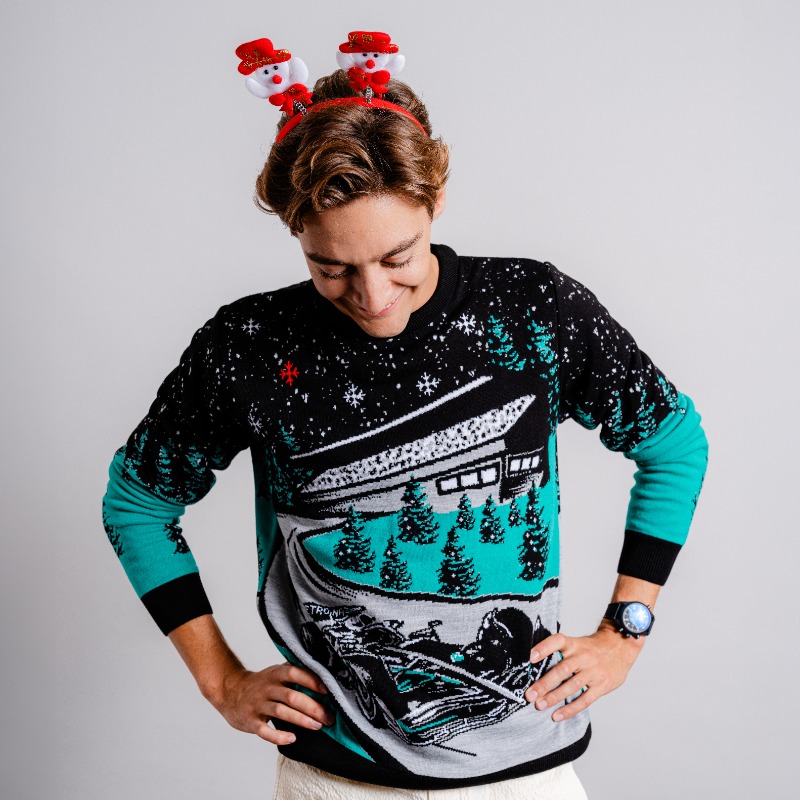 MercedesAMGF1's tweet photo. Get into the festive spirit with our two holiday jumpers, exclusively on our Team store 🎄👇