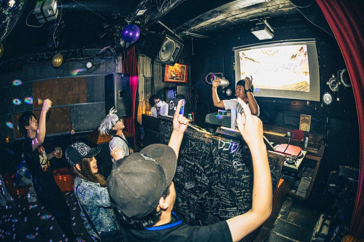 AVEXILE's tweet photo. #きつたぬVG にて
せりかさん(@noircroix)に
撮って頂いた写真届きました。
ありがとうございます。
なんやかんや今回もたくさん飲んで
たくさん騒ぎました。
楽しかったぁ
#celiphoto https://t.co/w2GAR7aPQ7