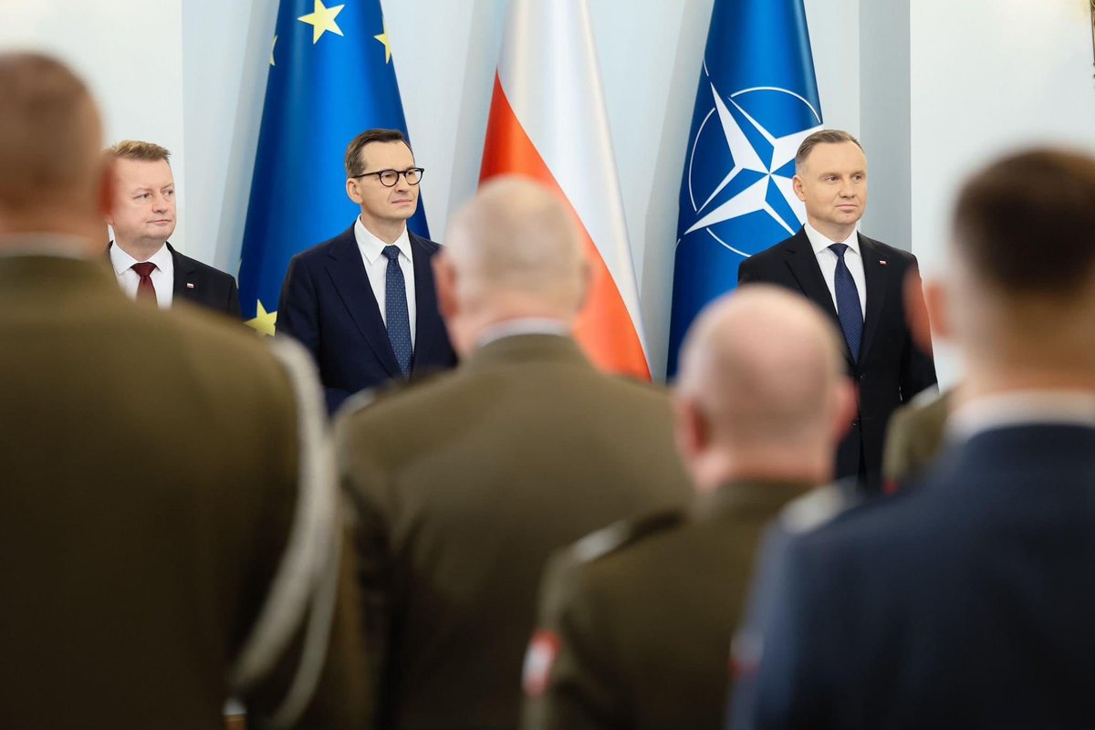 Serdecznie gratuluję wszystkim funkcjonariuszom polskich służb mundurowych i Wojska Polskiego, którzy otrzymali dziś awanse generalskie. Dziękuję za Waszą służbę! 🇵🇱