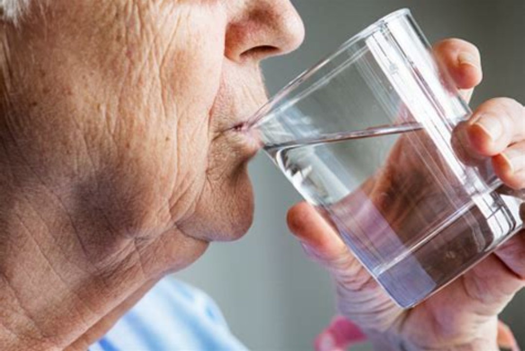 I'm researching what enables or hinders the delivery of #hydration care to older people in hospital. What do you think I should ask NHS staff about? #ukmaw2023 #ThirstyThursday @BAPENUK @BDA_Dietitians @BDA_olderpeople @PatientsAssoc @MNpathway Please share and contribute!