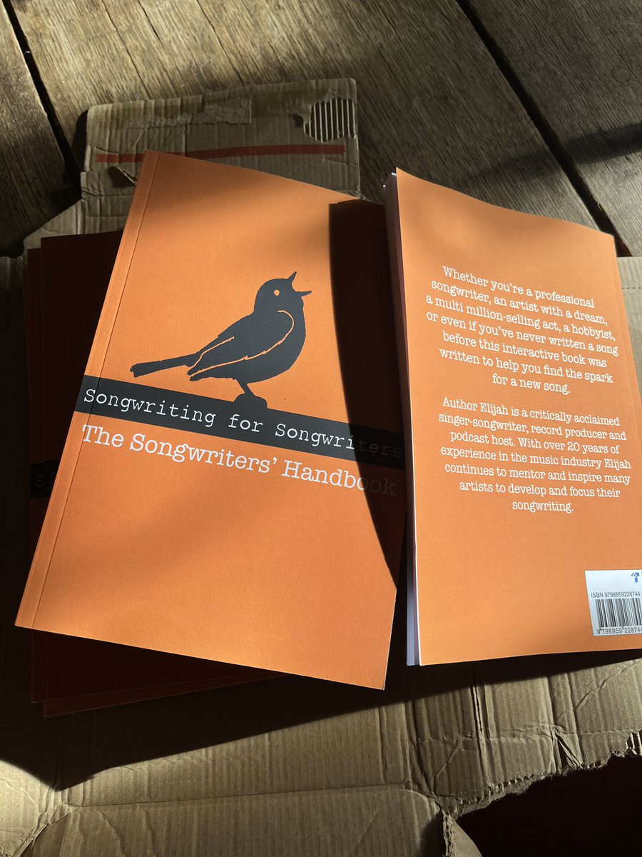 If you’re a songwriter, poet, creative writer or you’ve ever thought about it. I wrote this for you or for any loved one or friend who might be into creativity.
You can order from links below. 
Amazon: amzn.eu/d/3RnIWLq
PayPay: py.pl/56q6kwXXUsn