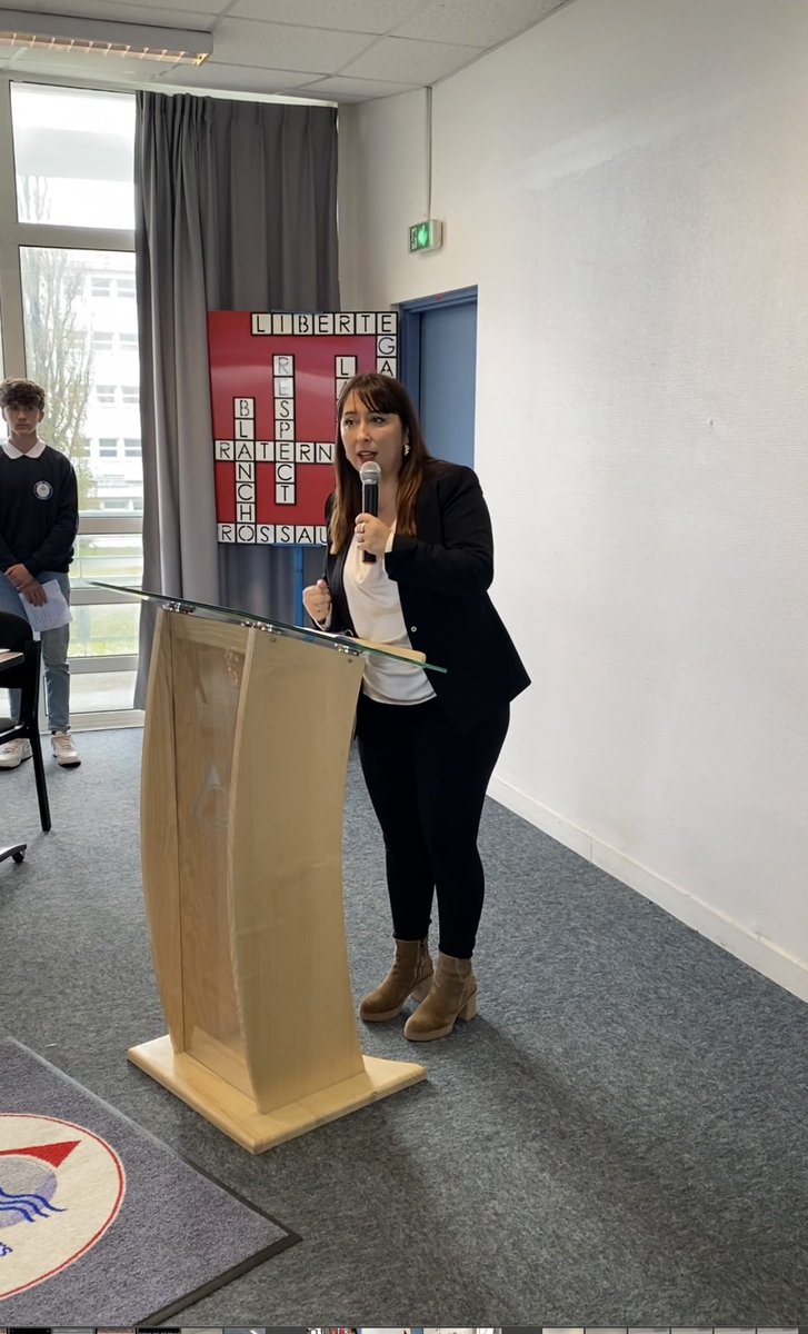 SandraImperiale's tweet image. ✍🏻 Signature / classe défense #romaingarry avec la #marine nationale au lycée professionnel Brossaud-Blancho à St Nazaire.
👮🏻@C_MORANCAIS diffuse les valeurs républicaines 🥇grâce aux actions éducatives régionales. 
👊 Nous croyons à l’engagement des jeunes ! #civisme