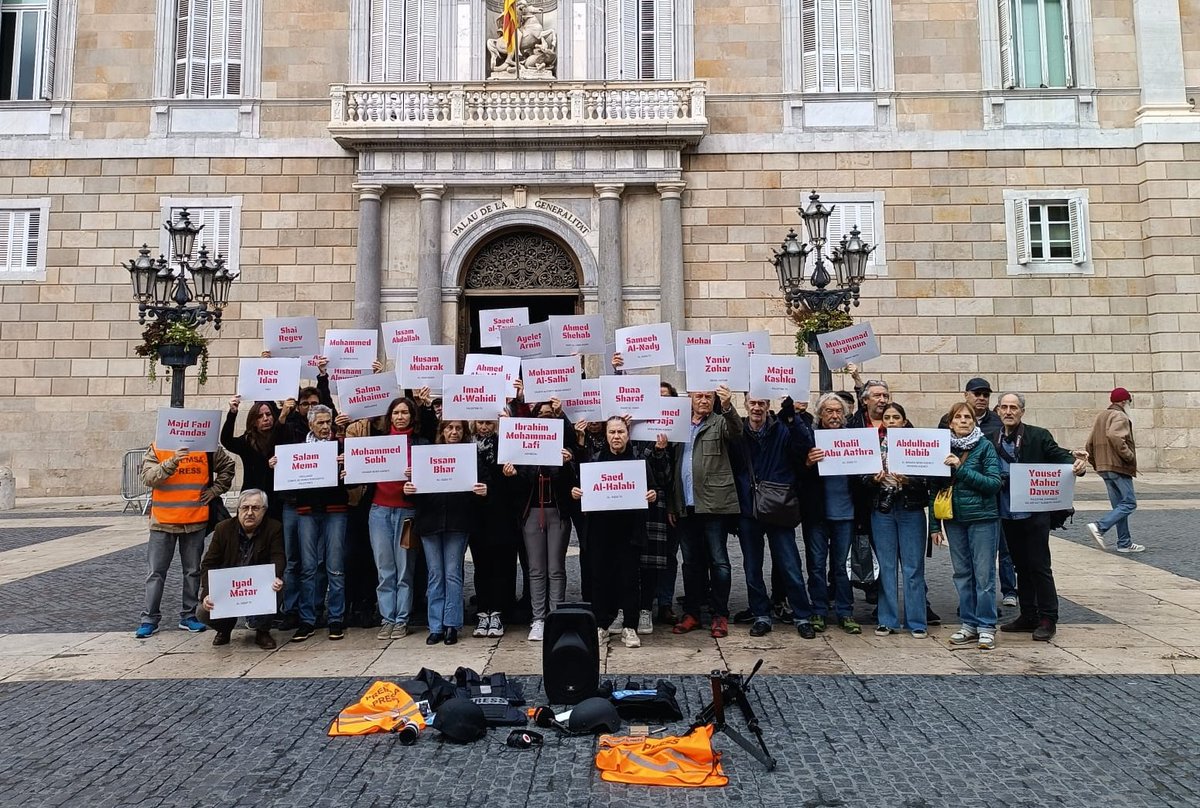 Moltes gràcies a tots i totes per venir. Les companyes periodistes de Gaza no estan soles. Prou d'assassinats, la informació és un dret! #GazaCeasefire