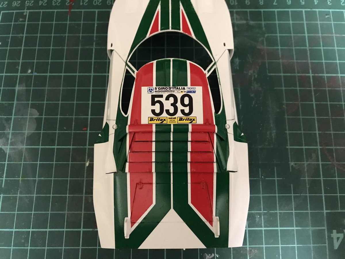 #World_Rallyモデリングコンペ
#ストラトスターボ
風呂上がりに頭頂部をスマホで撮影して寂しくなったことありませんか？
ラインが真っ直ぐ繋がってない…
このストラトスの薄く広い難度の高いデカール
タミヤは値段を上げてでもデカールを2枚入れて販売するべきだと思う