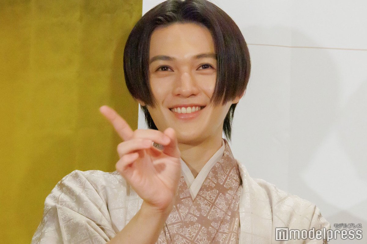 modelpress's tweet image. FANTASTICS八木勇征、着物姿でIKKOと“背負い投げ～！”👘💨

コムドットやまとがツッコミ❗

🔻写真・記事詳細はこちら
mdpr.jp/news/4043570

#FANTASTICS #八木勇征 #ベストフォーマルウェアアワード @fantastics_fext