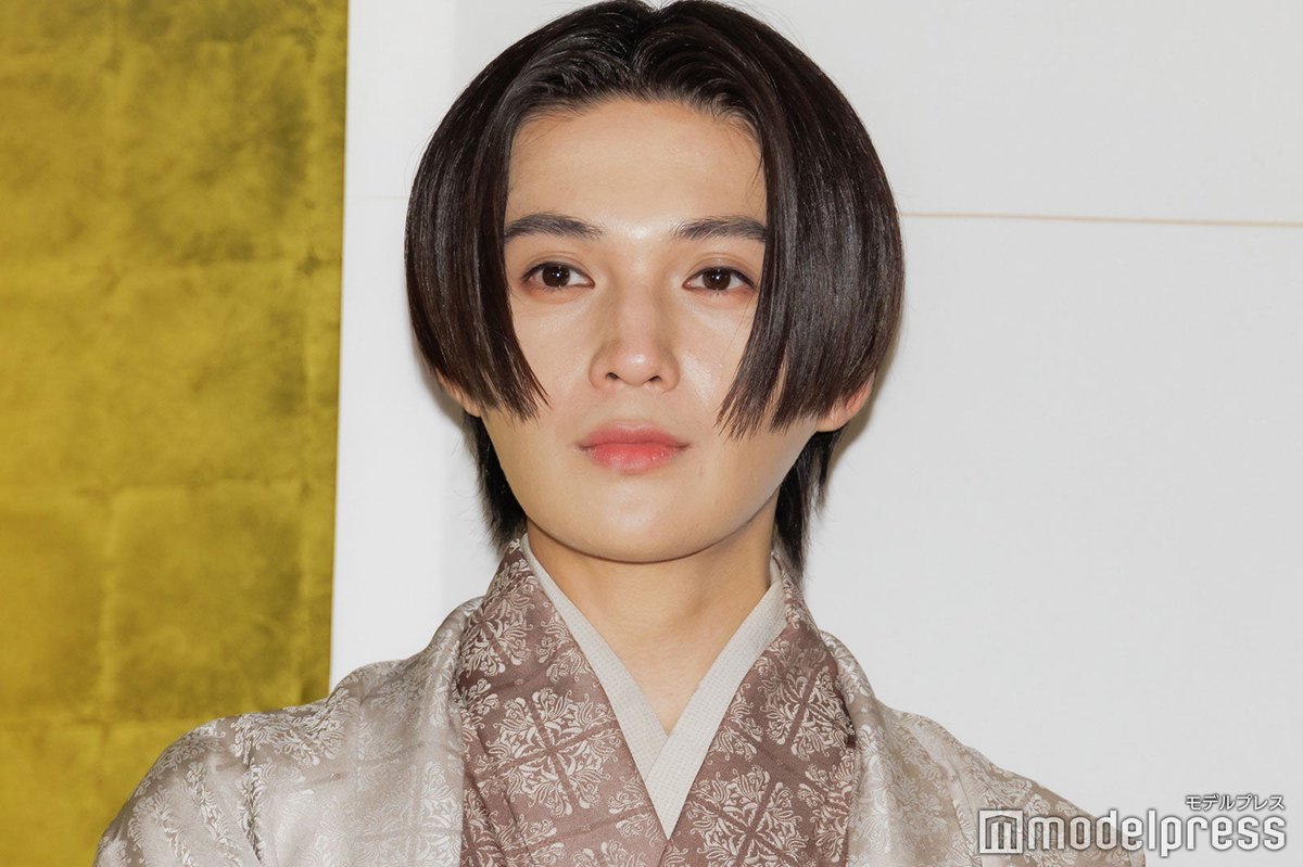 modelpress's tweet image. FANTASTICS八木勇征、着物姿でIKKOと“背負い投げ～！”👘💨

コムドットやまとがツッコミ❗

🔻写真・記事詳細はこちら
mdpr.jp/news/4043570

#FANTASTICS #八木勇征 #ベストフォーマルウェアアワード @fantastics_fext