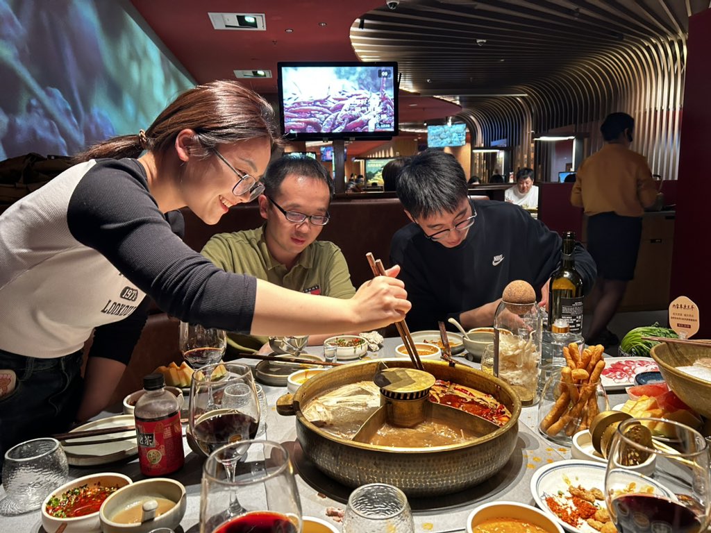 Fantastic to visit our collaborators w/ <a href="/OiHollie/">Hollie Shaw</a>  <a href="/SciPaterson/">Thomas Paterson</a> in China at Nanjing Medical University, part of a <a href="/royalsociety/">The Royal Society</a> international exchange. Research talks, lab tours, &amp; food :). We're looking forward to seeing you on the return trip to <a href="/shefdentistry/">School of Clinical Dentistry | Sheffield</a>, <a href="/zhengkaishot/">Kai Zheng （郑凯）</a>!