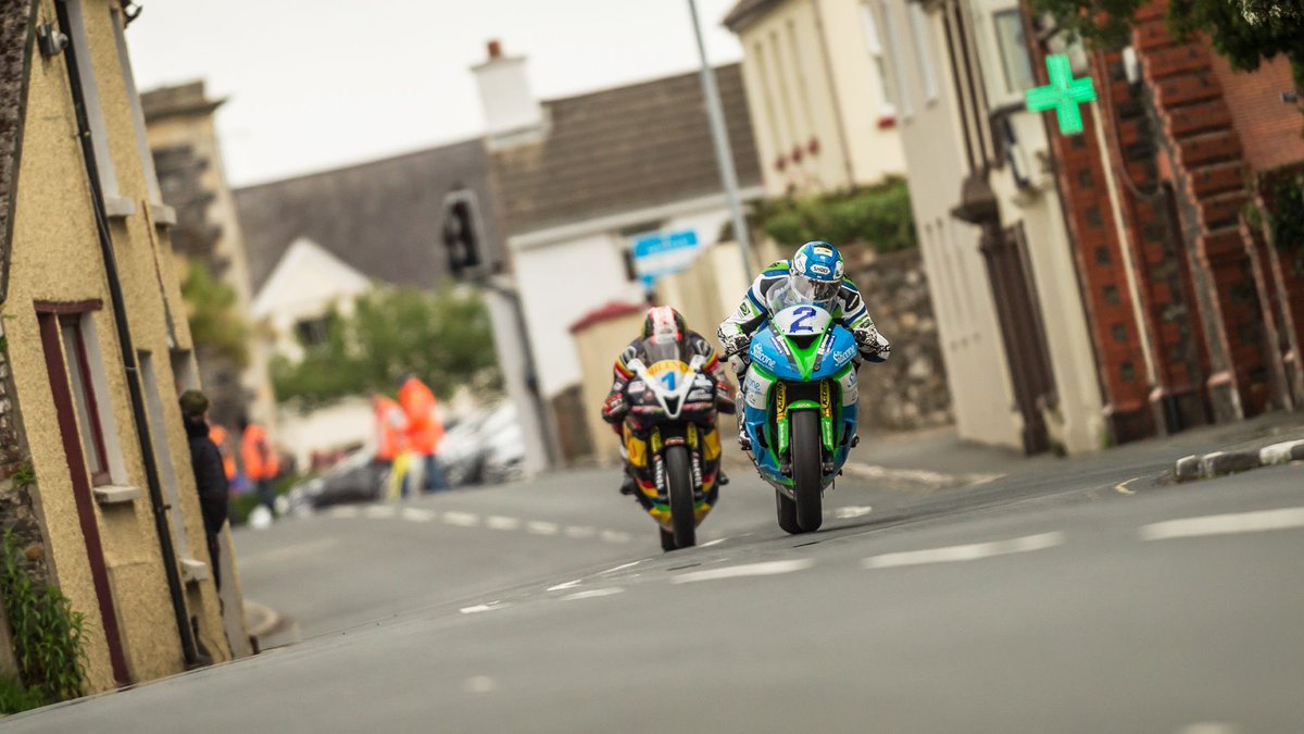 ttracesofficial's tweet image. 🏍 @Conorcumminsiom chases @Deanharrisontt through Kirk Michael at #TT2019, neither looking all that dissimilar from #TT2023 🤩

#TBT #Roadracing #Motorbikes #KirkMichael