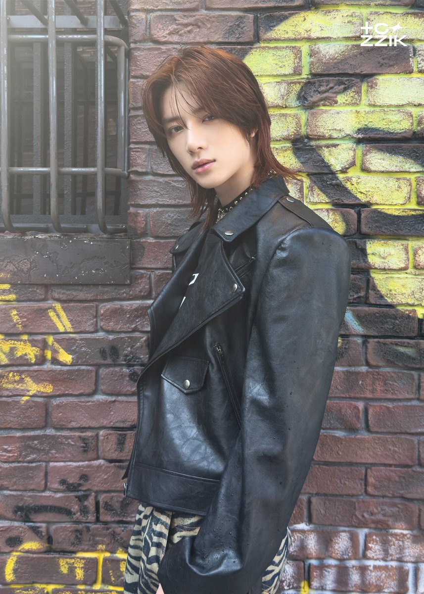 txt_sarangdan2's tweet photo. TXT ‘The Name Chapter: FREEFALL’ - TOZZIK (투찍) https://t.co/lNN9sDn47G