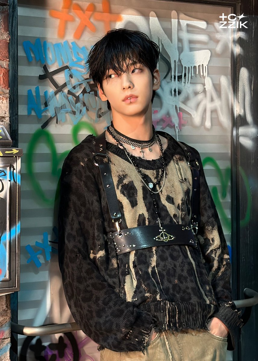 txt_sarangdan2's tweet photo. TXT ‘The Name Chapter: FREEFALL’ - TOZZIK (투찍) https://t.co/lNN9sDn47G
