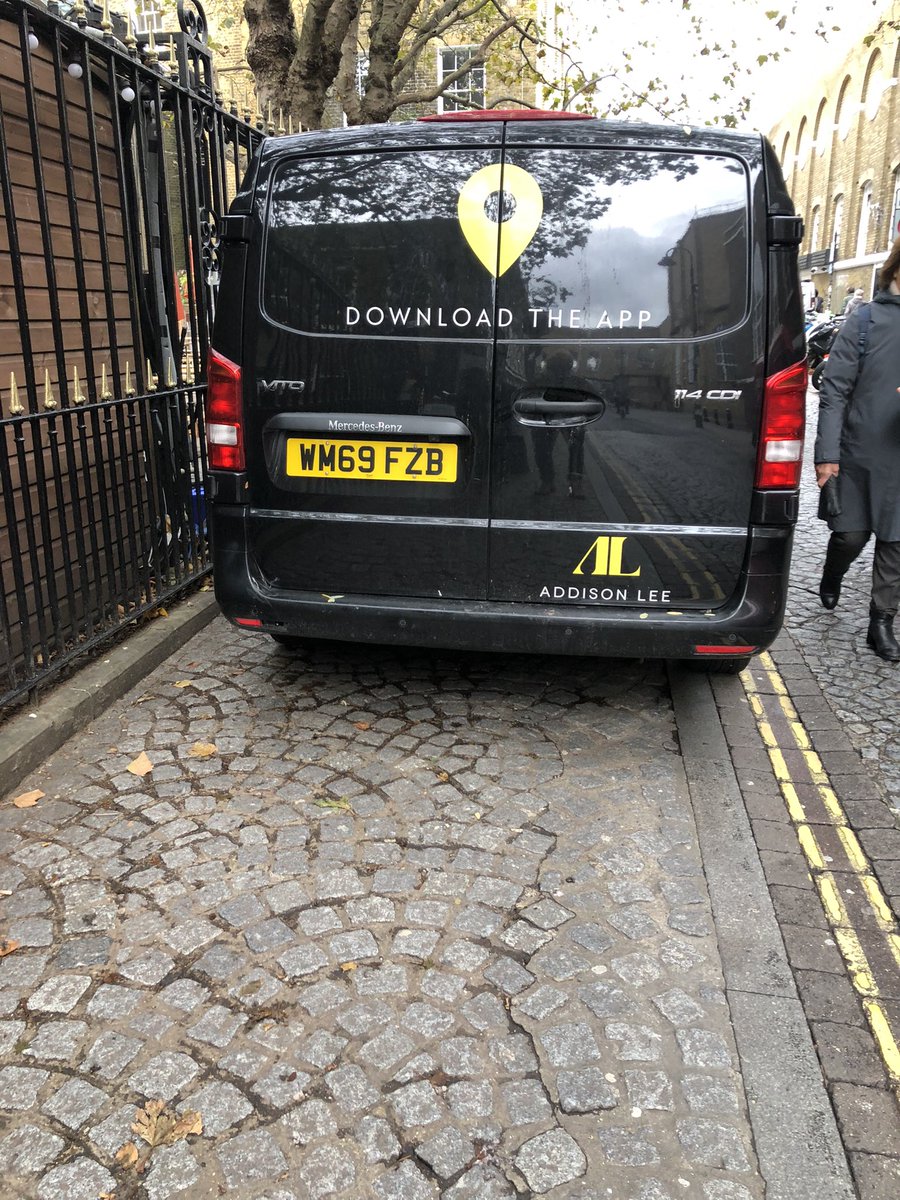 tele_text's tweet photo. @YPLAC @metpoliceuk @AddisonLeeCabs 
Brick Lane. 9 nov. 11:59
Nice to have your own parking space. https://t.co/PtfSHB7Fmc