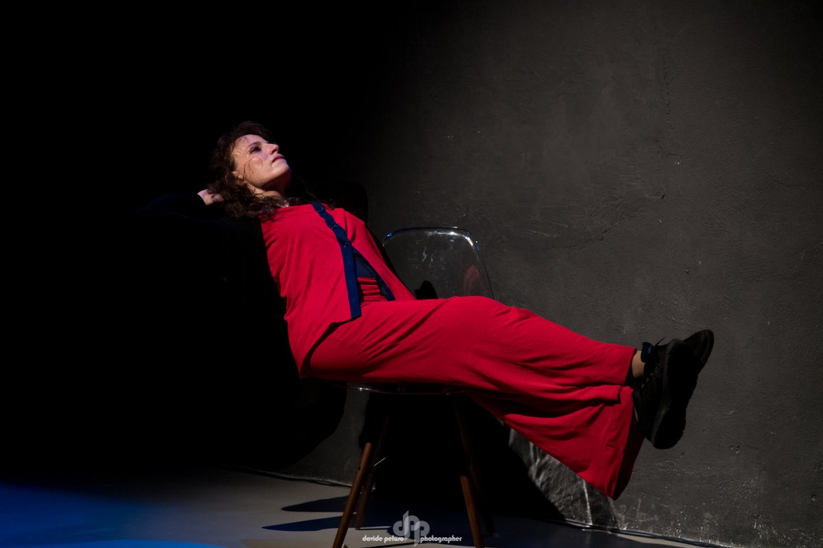 CASCHEREMO DI NUOVO ! CASCHEREMO MEGLIO !! 
2 DICEMBRE h. 21.00 SpazioRimediato L'Aquila 💗
💗CASCANDO!💗Atto unico ironico - esistenziale
per cuori leggerissimamente insonni
tema: la fine - svolgimento: in caduta (più o meno libera)💘
Ave Abruzzo,
cascaturi te salutant! #Teatro