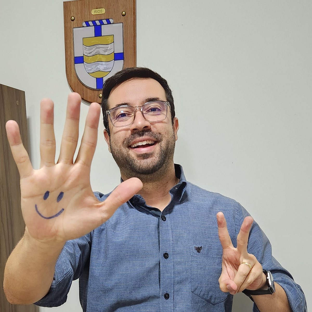RaphaelRios_'s tweet photo. Dia Mundial da Adoção! 
Em Araxá há uma rede que atua pelo direito de convivência familiar por meio do Grupo Aquecendo Vidas, MP, Fundação da Criança e do Adolescente, Vara da Infância, TJMG e voluntários. #TMJ 
@aquecendo_vidas 
@angaad_adocao 
#DiaMundialdaAdoção =) 
#Araxá https://t.co/saRBZivR2a