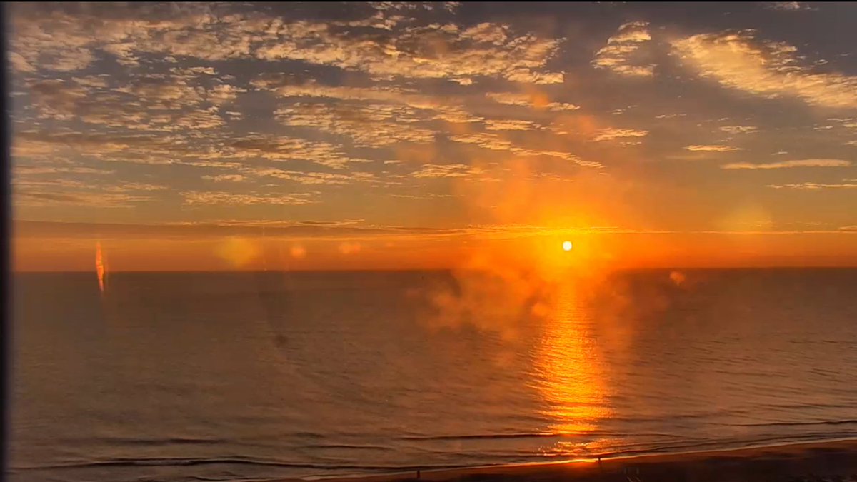 Happy Thursday! Check out these gorgeous sunrises from this morning.😍😍#savannahga #tybeeisland