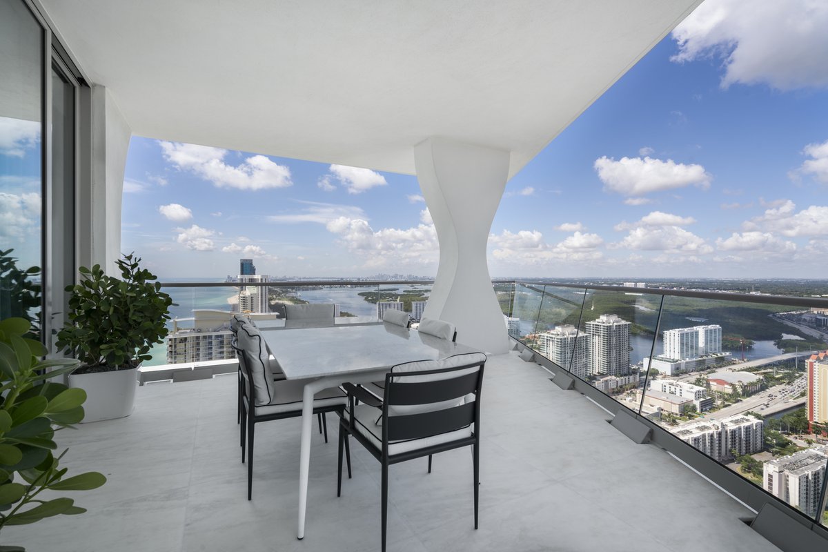 SIBEACHlife's tweet photo. Jade Signature Sunny Isles Beach - Discover the Ultimate Luxurious Oceanfront Living Experience

Read more: https://t.co/NcPiULfXBB

#SunnyIslesBeach #JadeSignature #SunnyIslesBeachCommunity #MiamiRealEstate #Condos https://t.co/yJwFrYVtEr