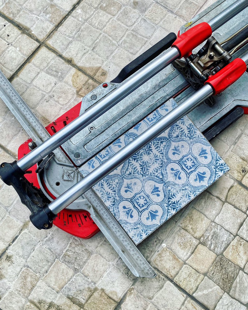 Go_TravelPlanet's tweet photo. Cutting tiles #azulejos for the stairs in our patio #nazare #Portugal https://t.co/78J5PK2qO9
