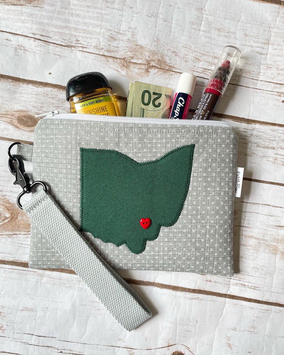 kuddlebumz's tweet photo. Ohio wristlets are getting finishing touches for @ohiomadeevents next weekend! Will you be there?
Shop https://t.co/vrA1xC3Mpk or in person at The Original Casino Show 🤩
.
.
.
.
#ohiomade #shopohiomade #ouohyeah #ohiowristlets #ohio #shoplocal https://t.co/0G60Ehqb4A