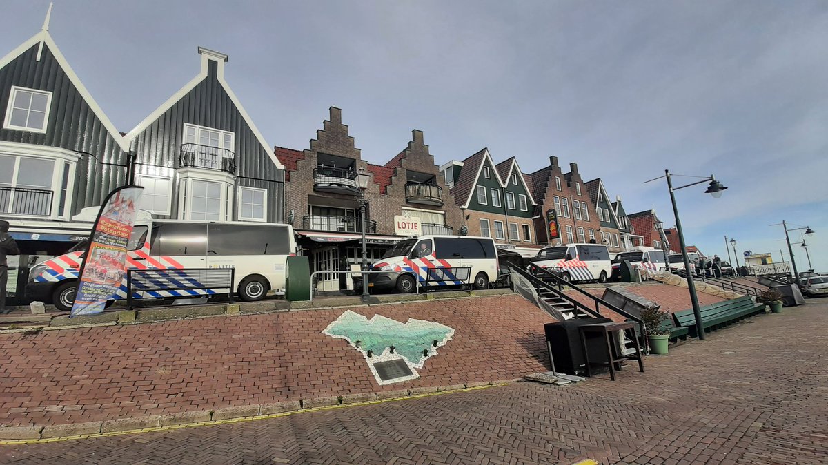 janvanoort's tweet photo. @PA_Rijopleiding Ook net gespot in Volendam https://t.co/QvkV1gHNyb