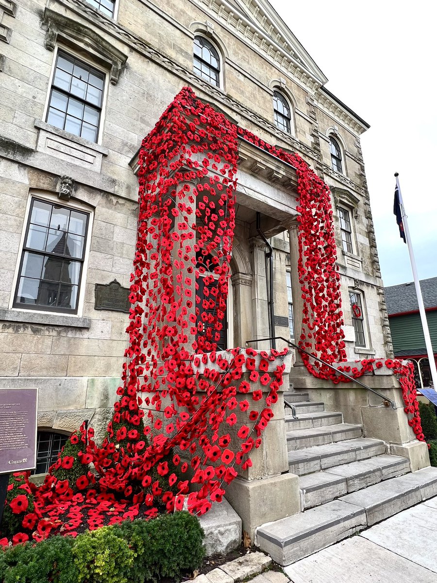 searchforsarah's tweet image. #PoppyProject at the Old Court House in #NiagaraOnTheLake 🌹

#lestweforget