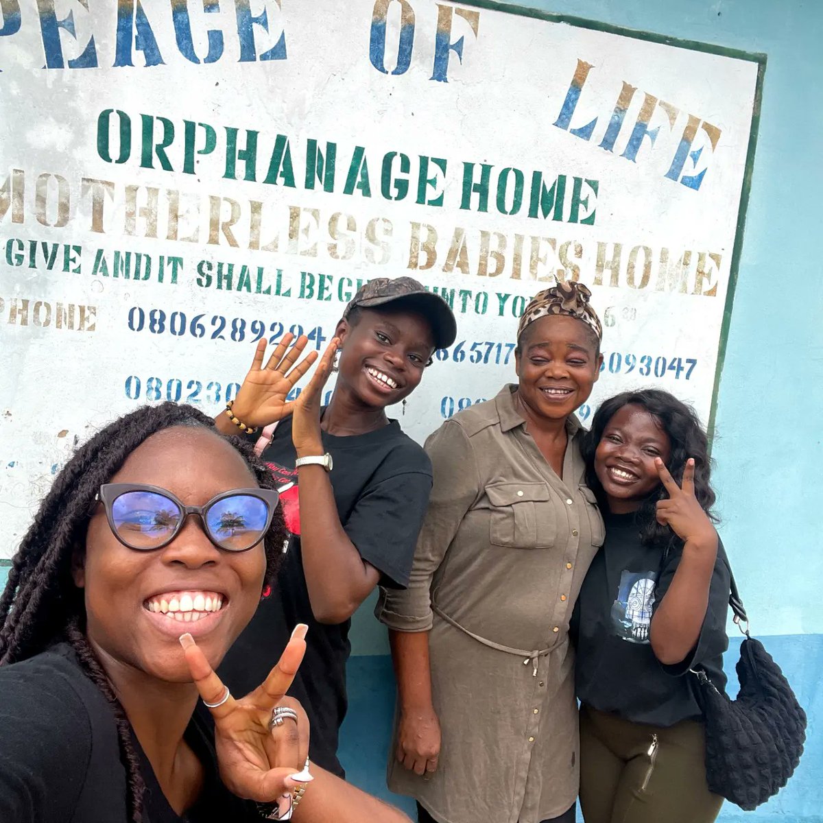 projectgiiv's tweet image. Throwing it back to our Peace of Life Orphanage outreach, last Saturday...

What a GiiVing time we had. 😁😁😁 We got to interact with the beautiful children. All of them (who could) prayed for our donors and volunteers. The director who's in Slides 1 &amp;amp; 3 was so glad to see us.