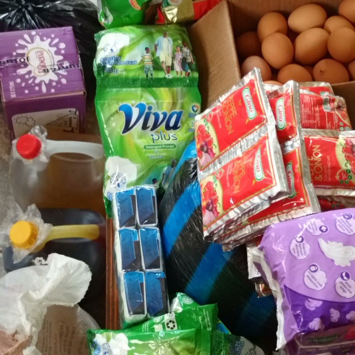 projectgiiv's tweet image. Throwing it back to our Peace of Life Orphanage outreach, last Saturday...

What a GiiVing time we had. 😁😁😁 We got to interact with the beautiful children. All of them (who could) prayed for our donors and volunteers. The director who's in Slides 1 &amp;amp; 3 was so glad to see us.