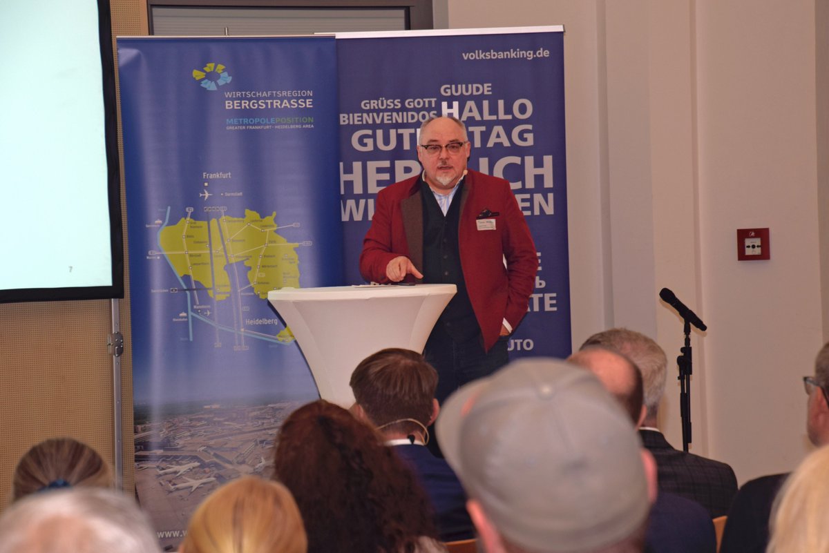 Unsere Kooperationsveranstaltung mit der Volksbank Darmstadt Mainz eG „Green Deal – Sustainable Finance“ war ein voller Erfolg. Über 50 Unternehmerinnen und Unternehmer aus der #WirtschaftsregionBergstrasse kamen, um sich zu informieren. Mehr: t1p.de/gn66h