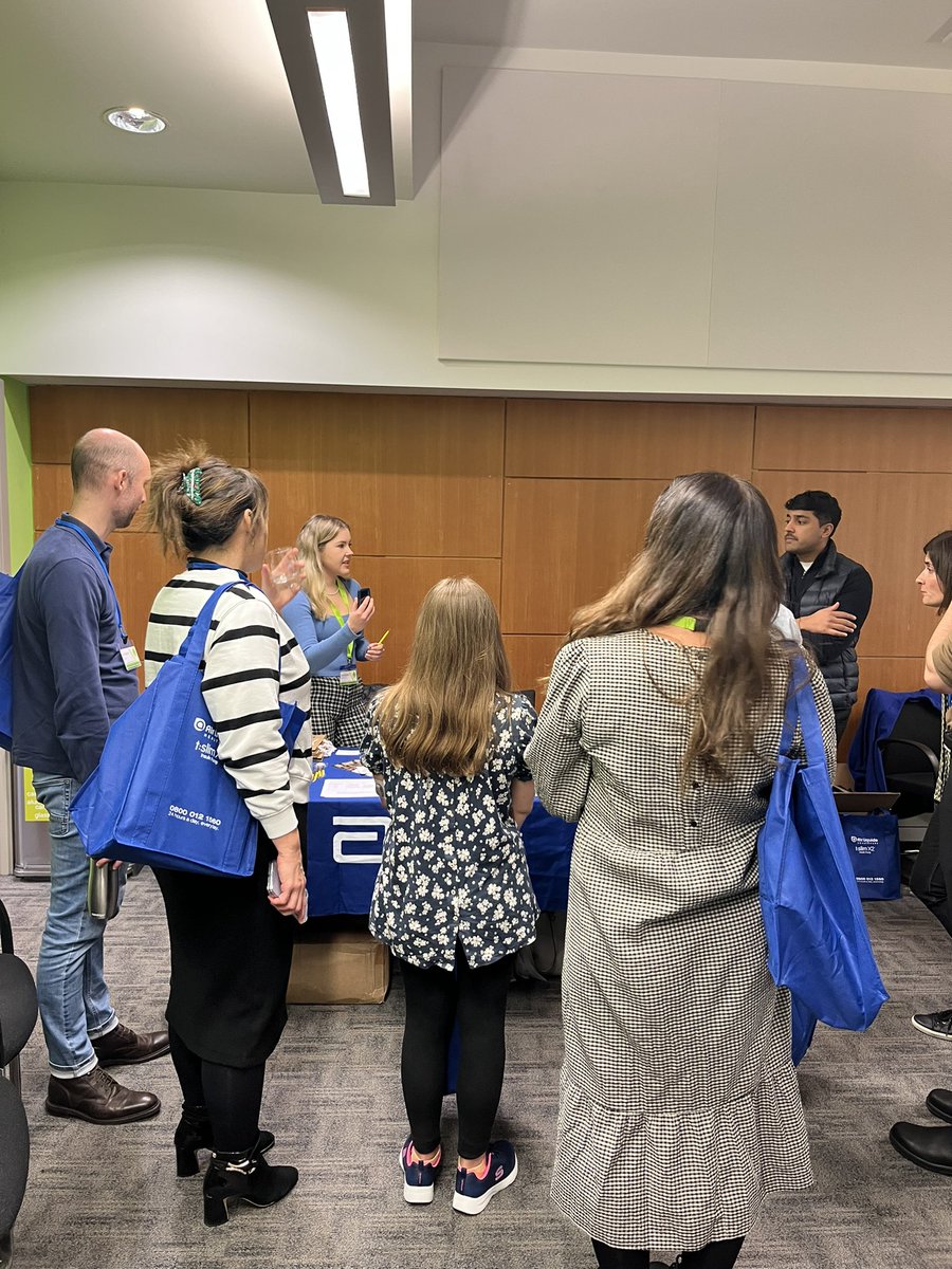 A fast paced start to the <a href="/LDC_tweets/">🌱Leicester Diabetes</a> Practical Type 1 Technology Course with ‘speed dating’ - delegates getting a 10 minute talk from each of our sponsor companies about their technology <a href="/AbbottNews/">Abbott</a> <a href="/dexcom/">Dexcom</a> <a href="/Medtronic/">Medtronic</a> <a href="/Insulet_UK/">Insulet UK</a> <a href="/airliquidegroup/">Air Liquide Group</a> <a href="/ypsomed/">Ypsomed</a>